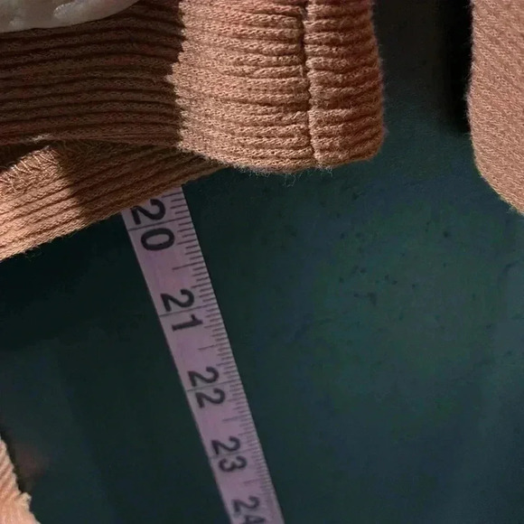 Madewell Texture & Thread V-neck, tie knot waist, textured long sleeve top - Picture 8 of 10